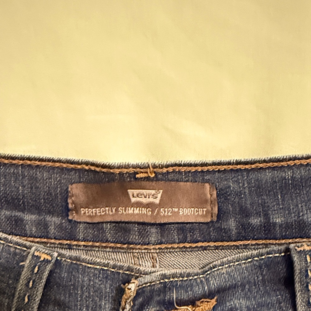 Levi's Perfectly Slimming 512 Blue Boot Cut Jeans - Picture 3 of 4
